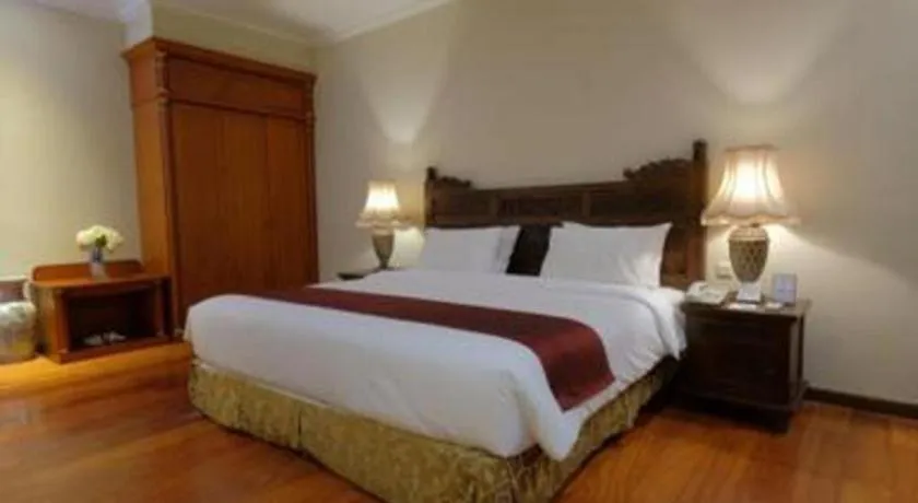 Bed in Diamond Hotel Solo