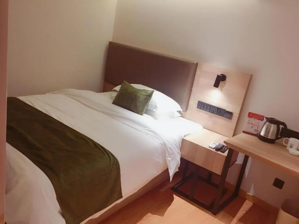 Bed in GreenTree Inn Changzhou Times Plaza Business Hotel