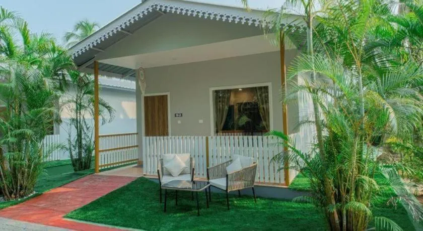 Majestic Beach Comforts - Beachfront