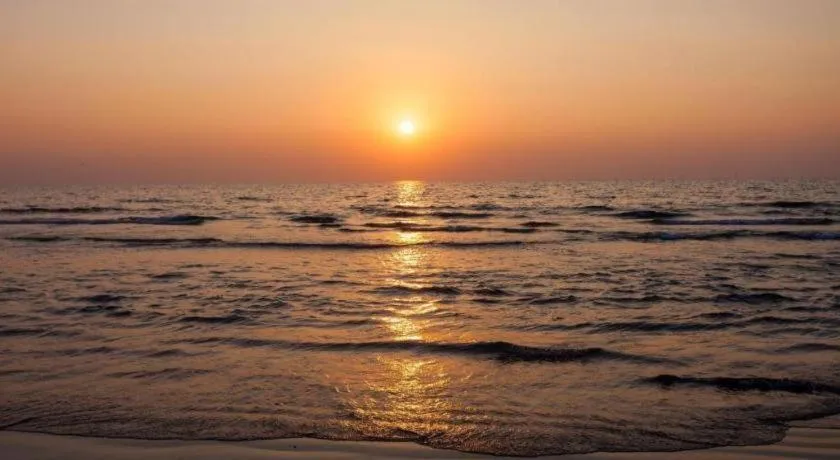 Majestic Beach Comforts - Beachfront