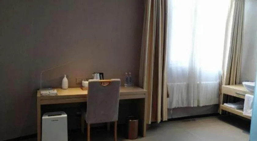 Bed in Lavande Hotel Qingdao North Station Siliu South Road