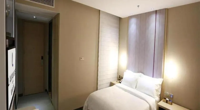Bed in Lavande Hotel Qingdao North Station Siliu South Road
