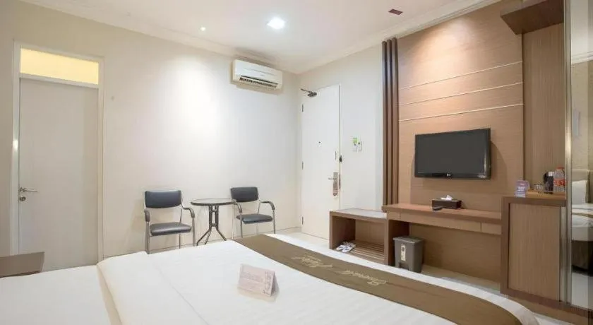 Bed in Life Emerald Hotel Surabaya