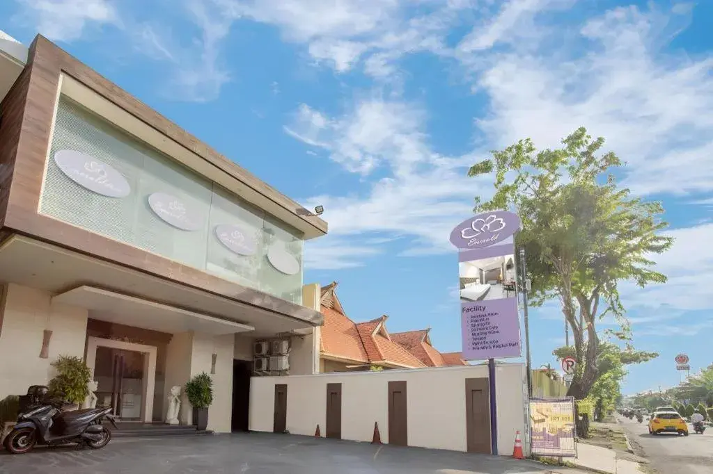 Life Emerald Hotel Surabaya Life Emerald Hotel Surabaya