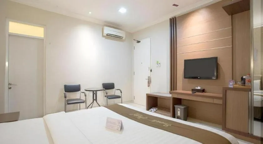Bed in Life Emerald Hotel Surabaya
