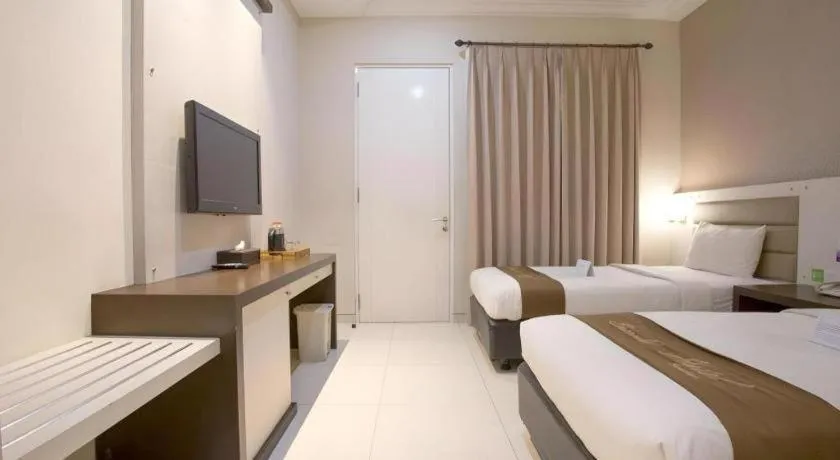 Bed in Life Emerald Hotel Surabaya