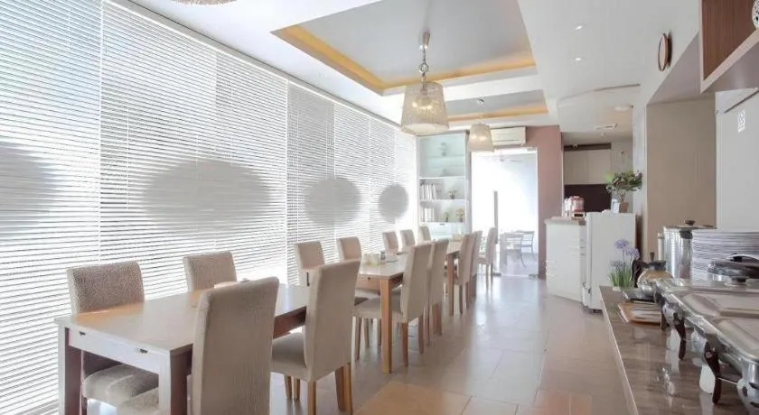 Life Emerald Hotel Surabaya