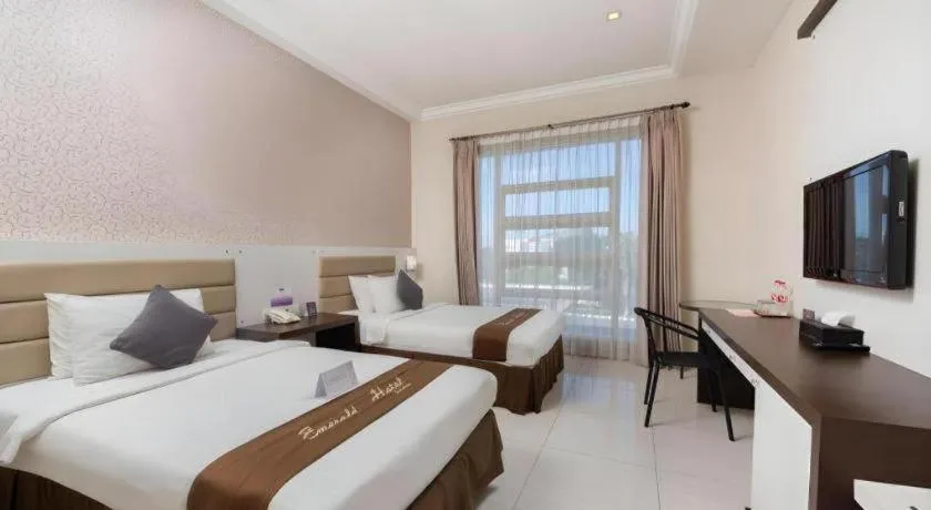 Bed in Life Emerald Hotel Surabaya