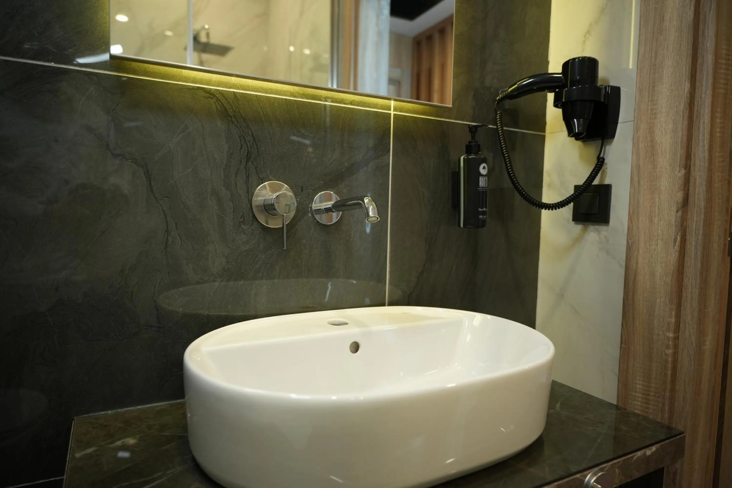 Bathroom in Kent Room Hotel