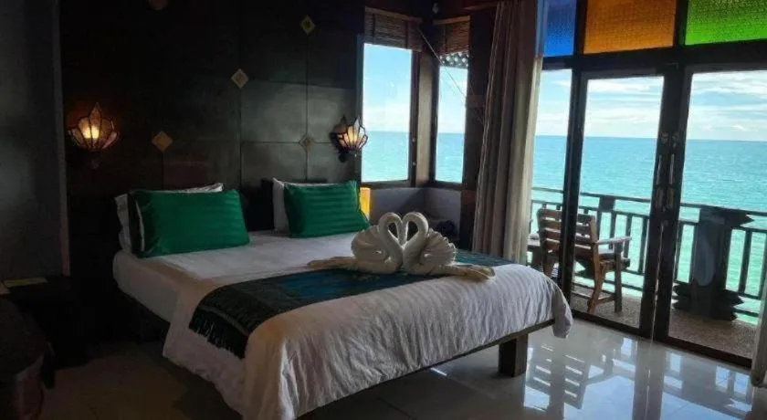 Bed in Diamond Cliff Beach Lanta Resort