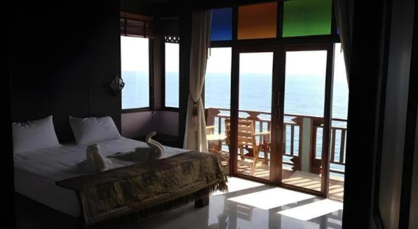 Bed in Diamond Cliff Beach Lanta Resort