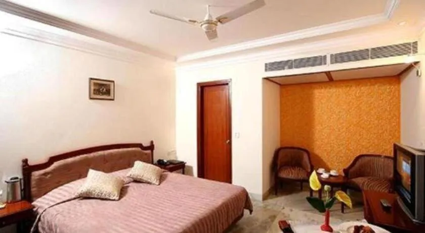 Bed in Hotel Grand President