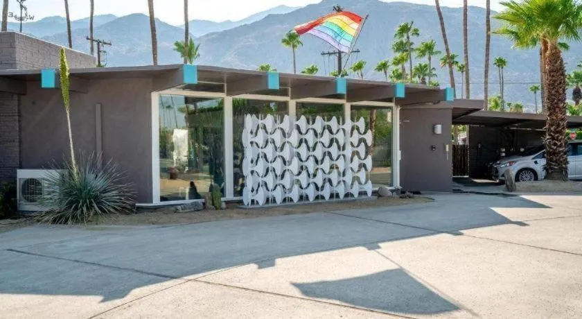 INNdulge Iconic Gay Men's Resort