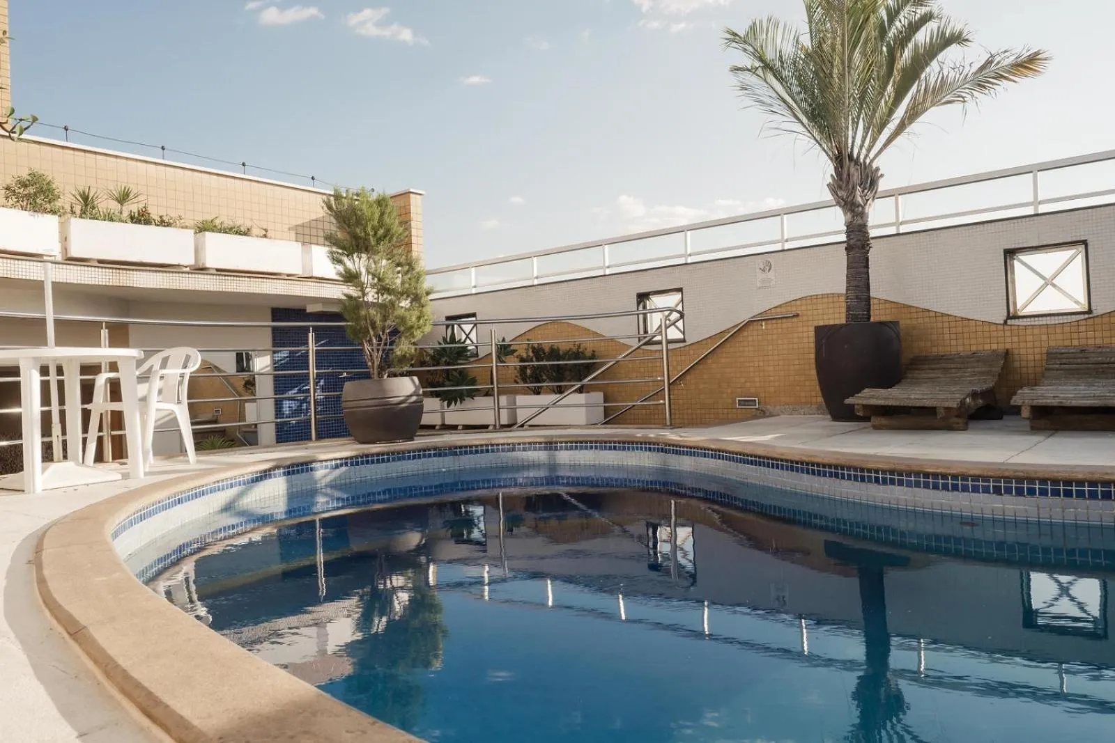 Swimming pool in Ibituruna Center Hotel
