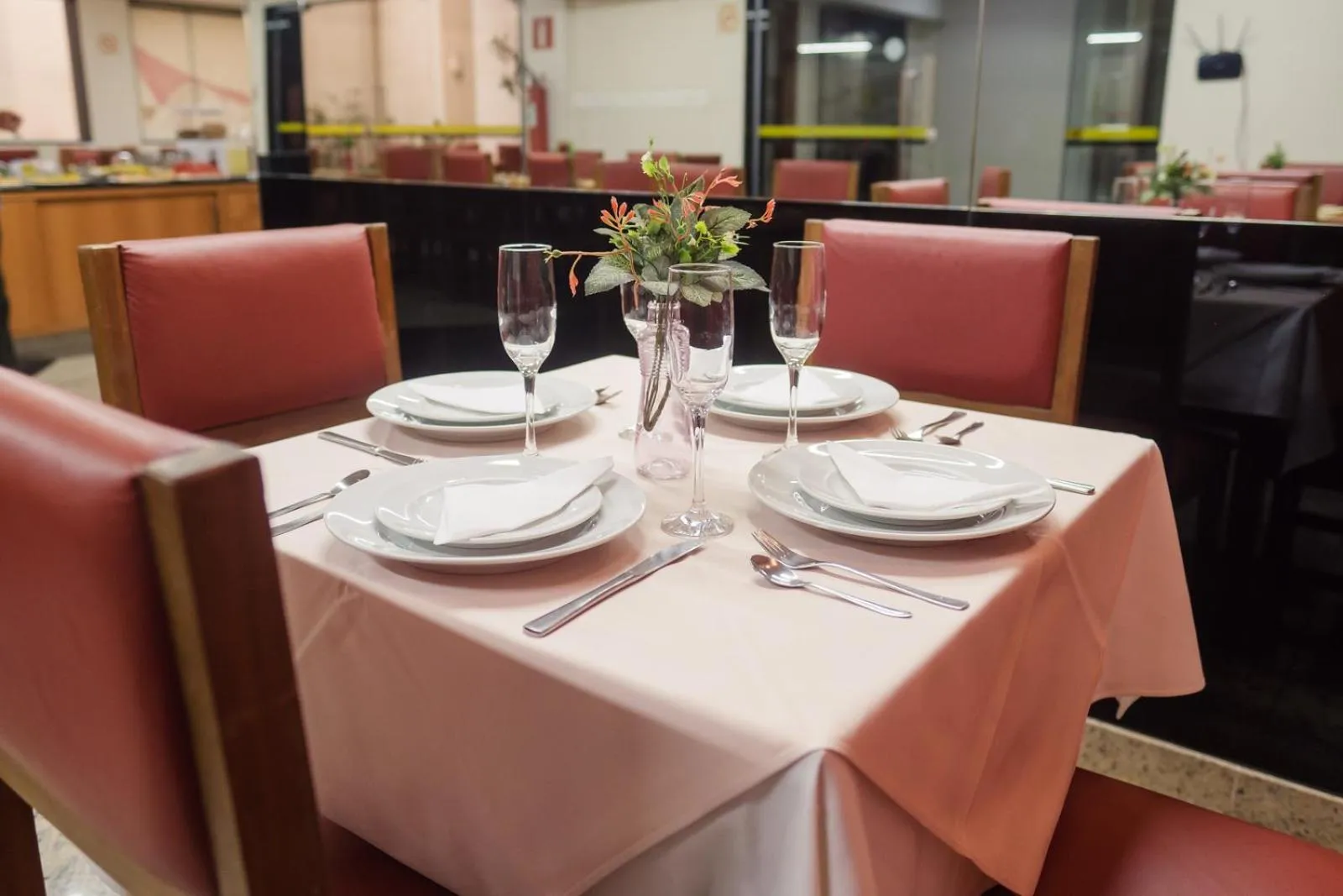 Restaurant/places to eat in Ibituruna Center Hotel