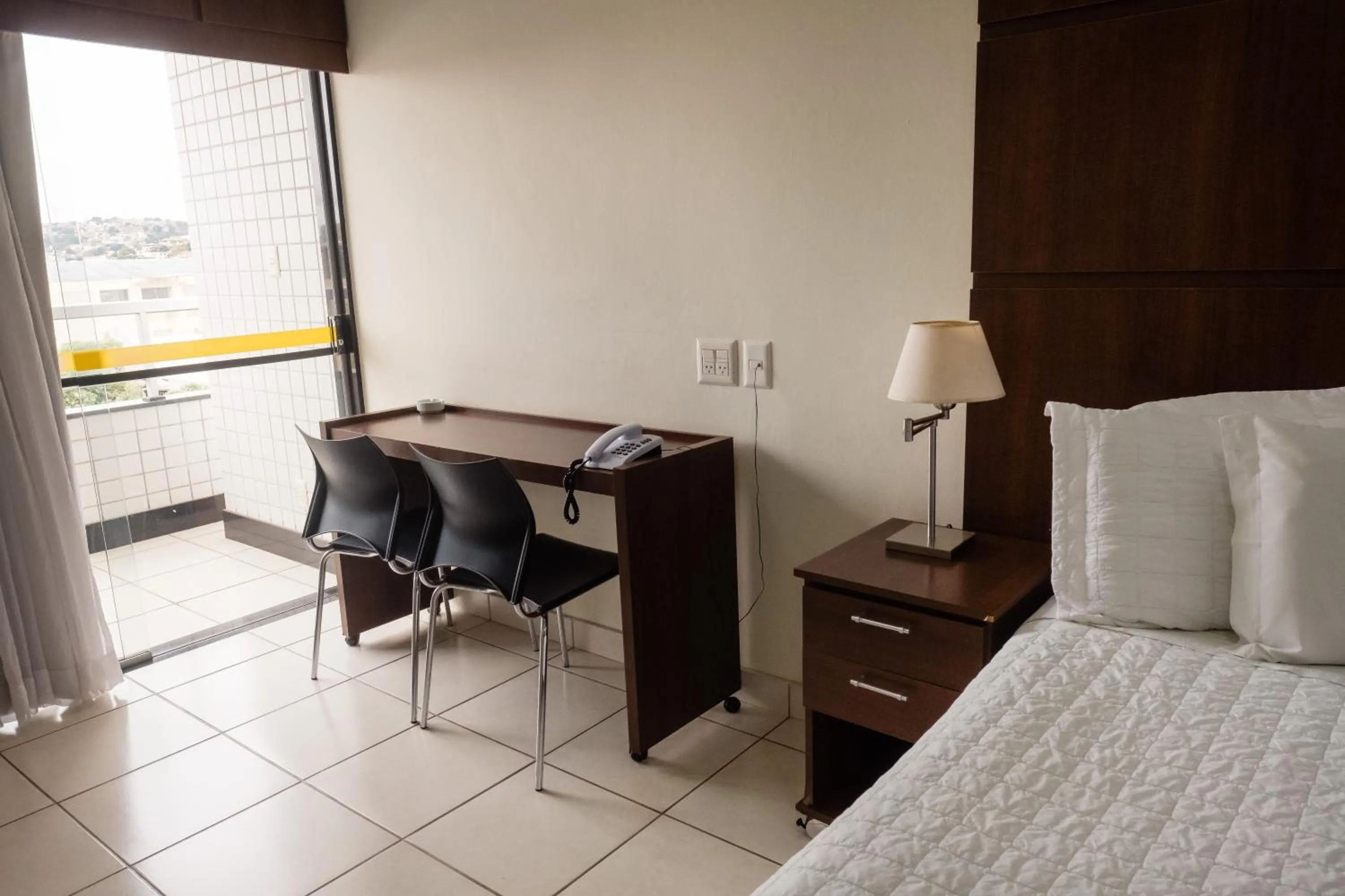 Patio, Bed in Ibituruna Center Hotel