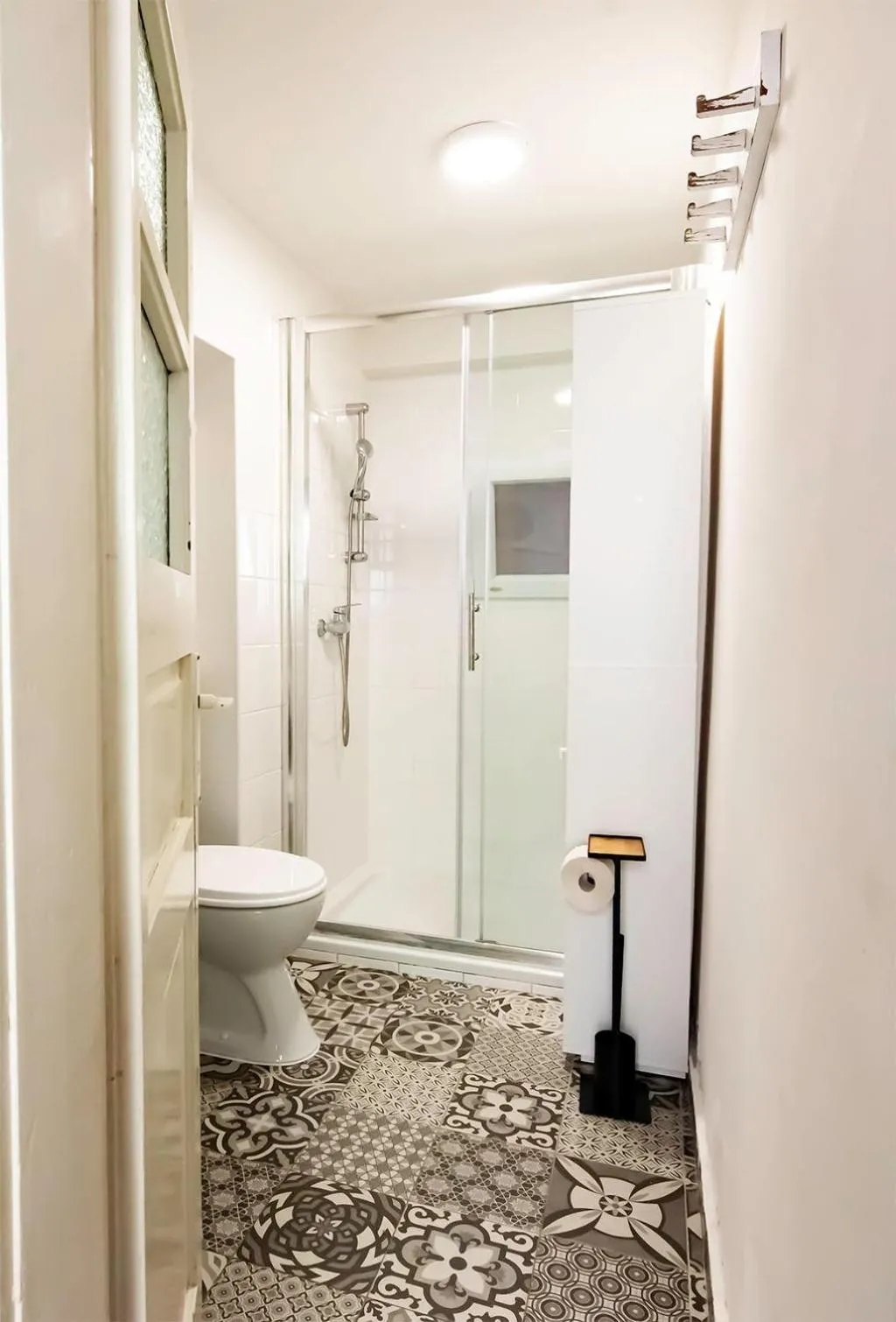 Shower in Apartment Plasa