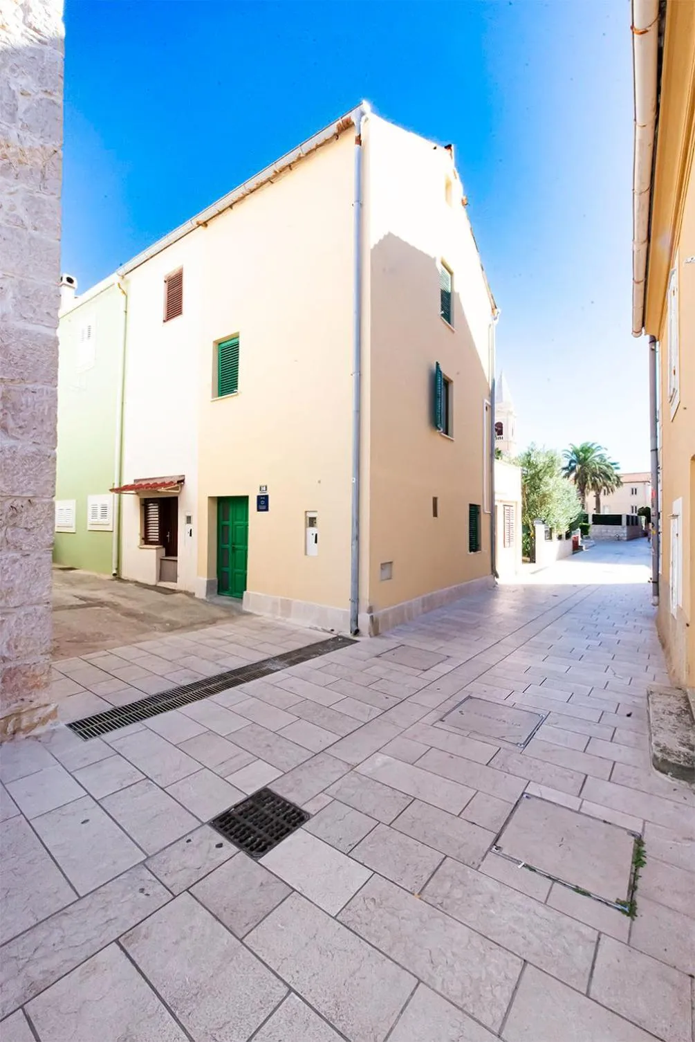 Property building in Apartment Plasa
