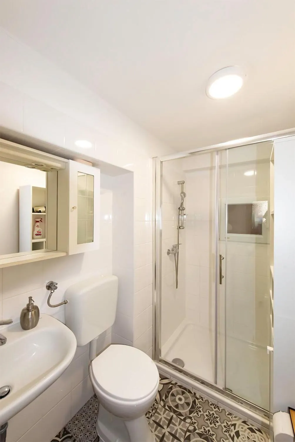 Shower in Apartment Plasa