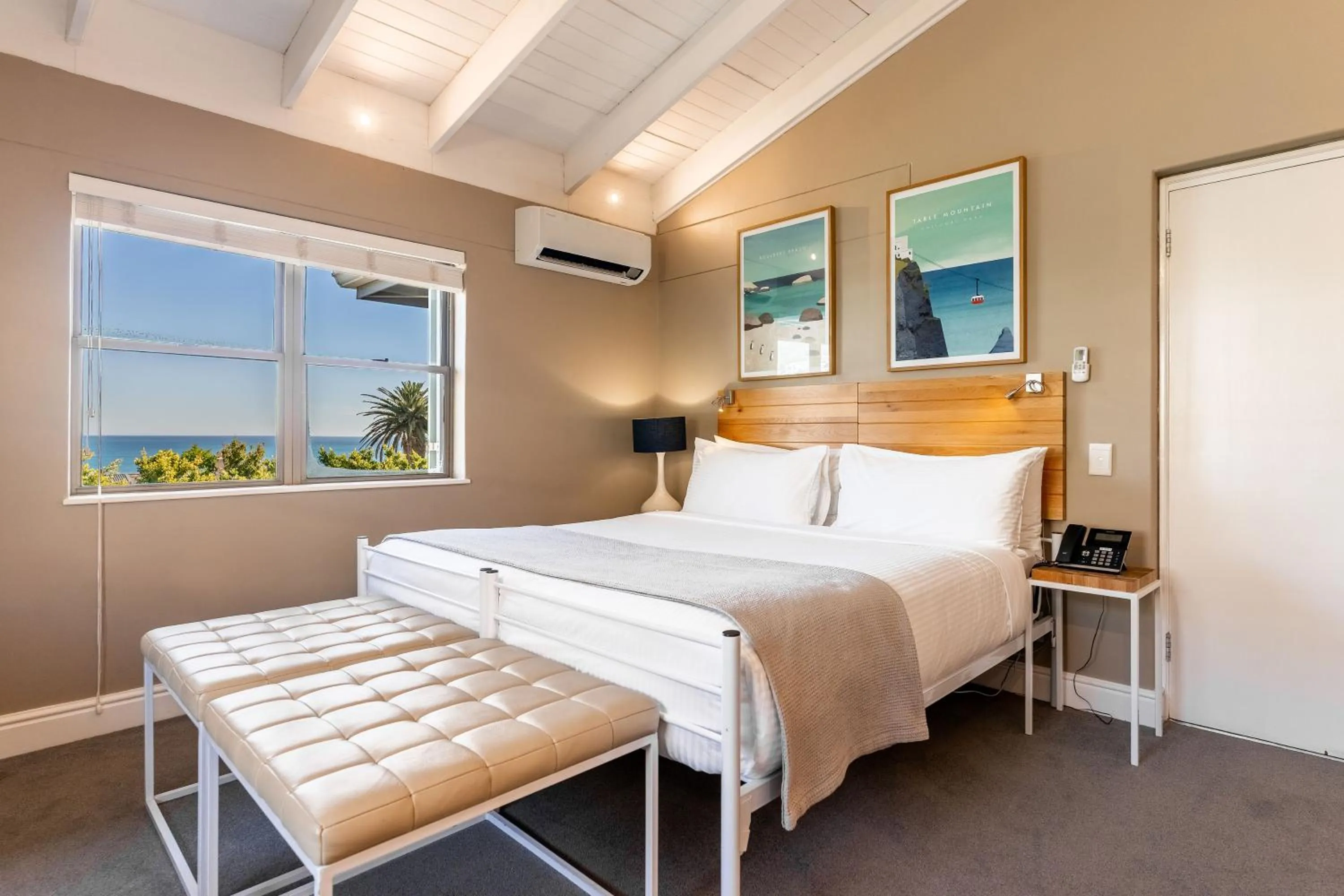 Bed in Camps Bay Retreat Hotel