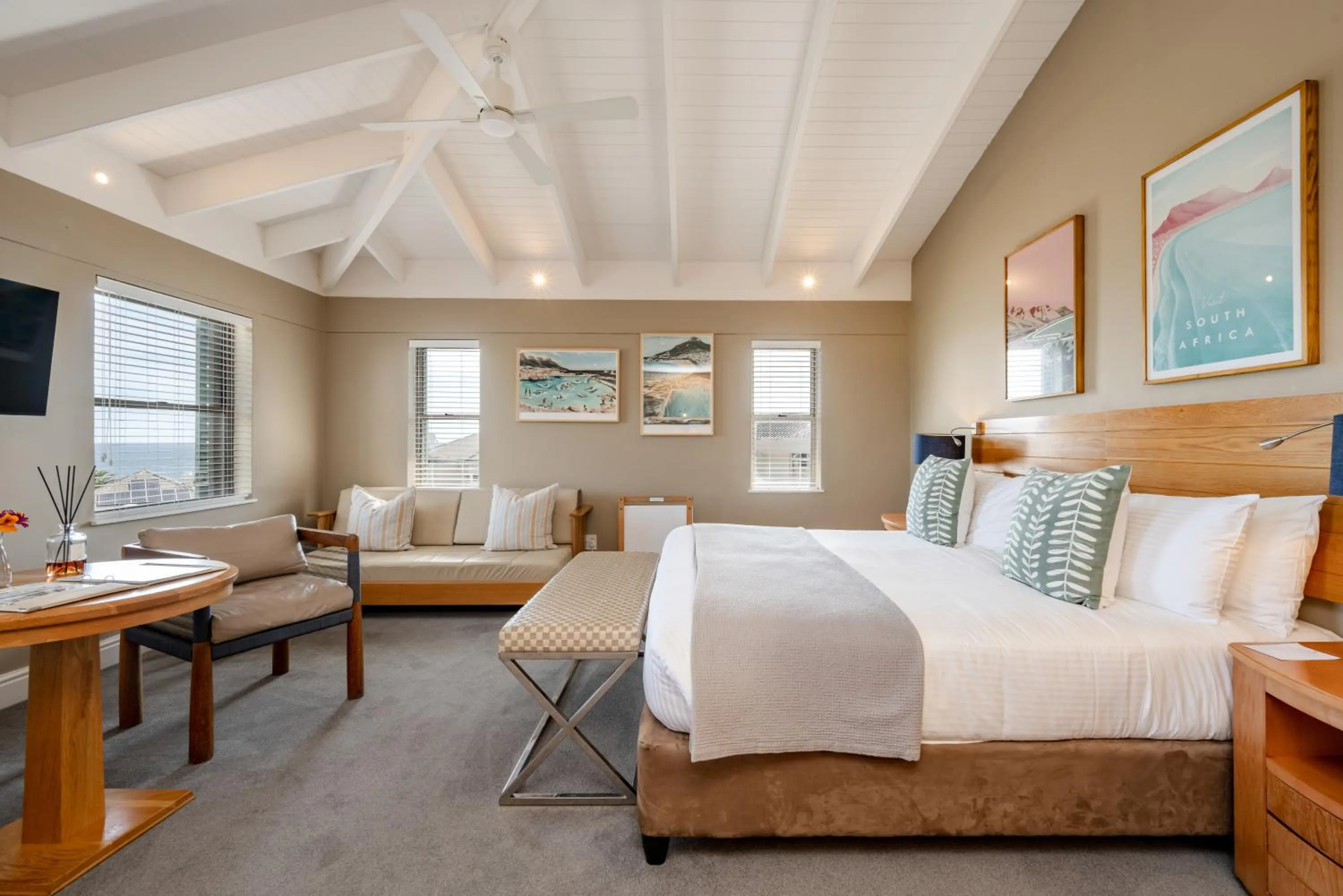 Bed in Camps Bay Retreat Hotel