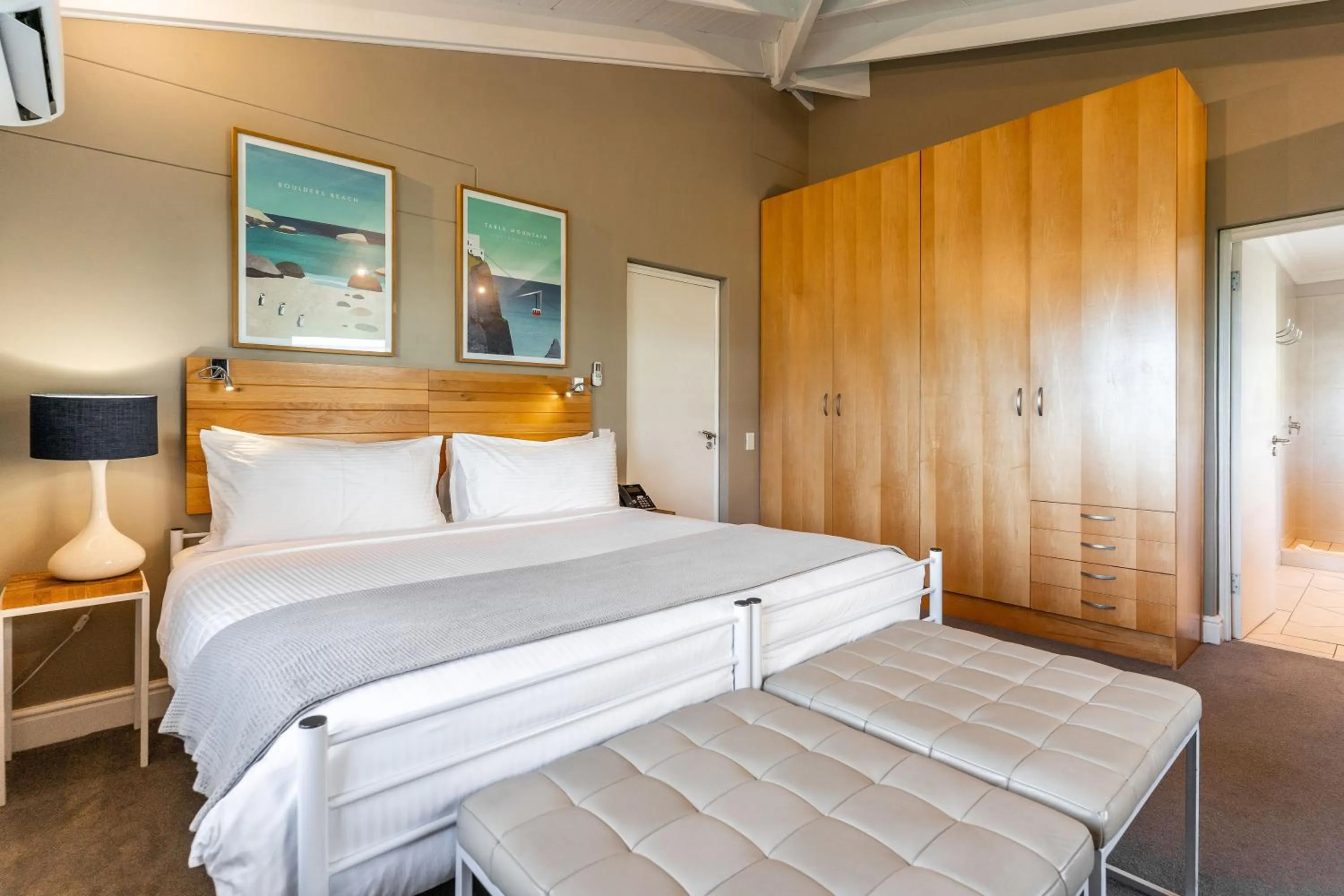 Bed in Camps Bay Retreat Hotel