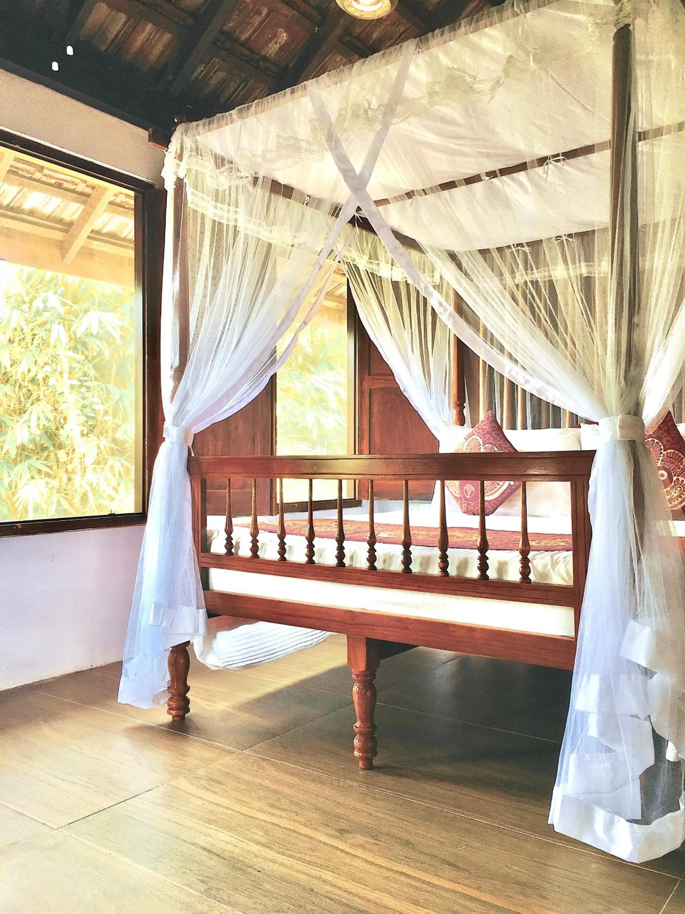 Bedroom, Bed in Waterland