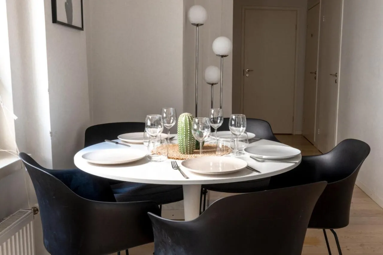 Dining area in 2ndhomes Loft Apartment with Spa & Balcony by the White Church