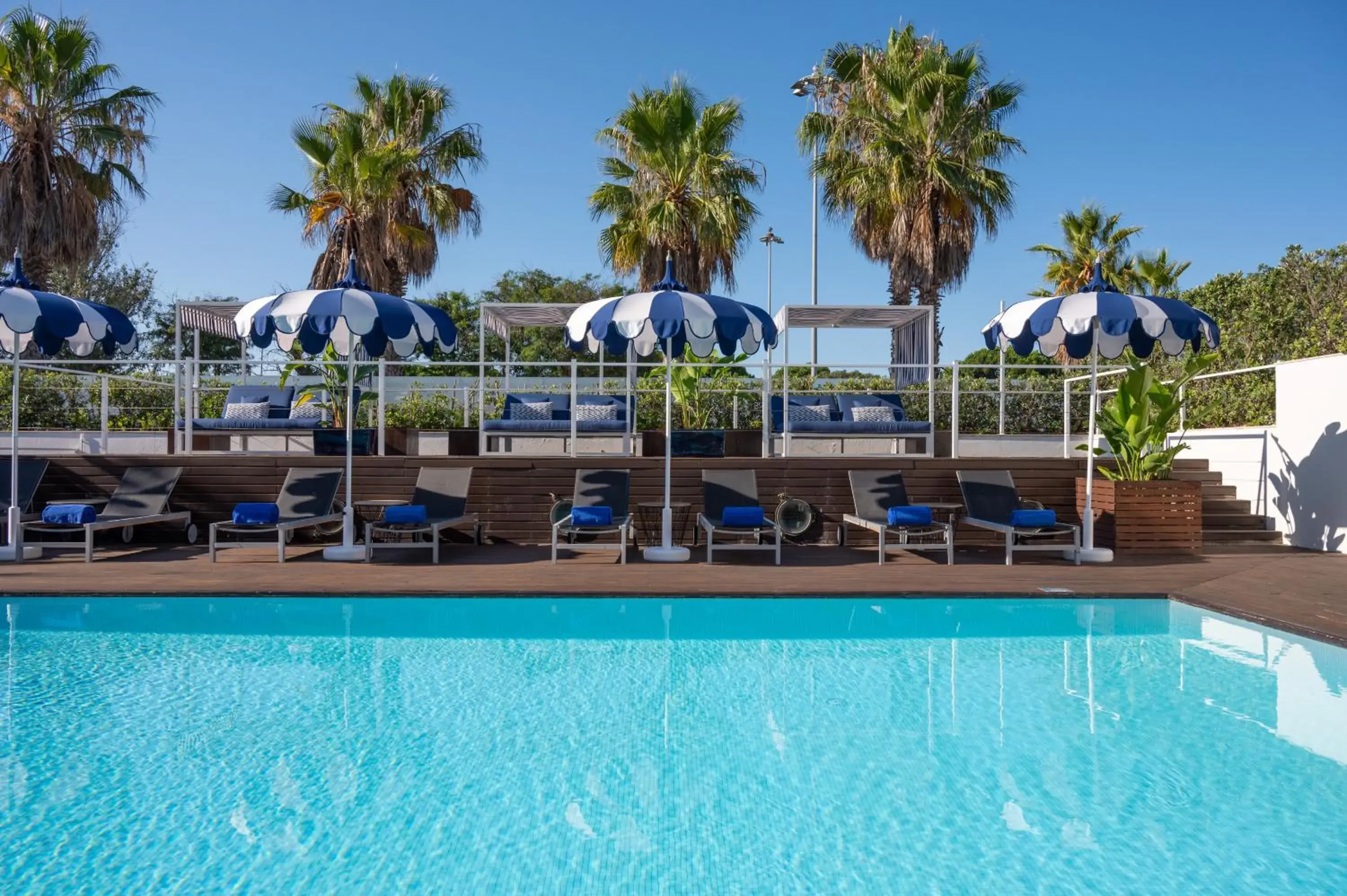 Swimming pool in Palácio do Governador - Lisbon Hotel & Spa Swimming pool in Palácio do Governador - Lisbon Hotel & Spa