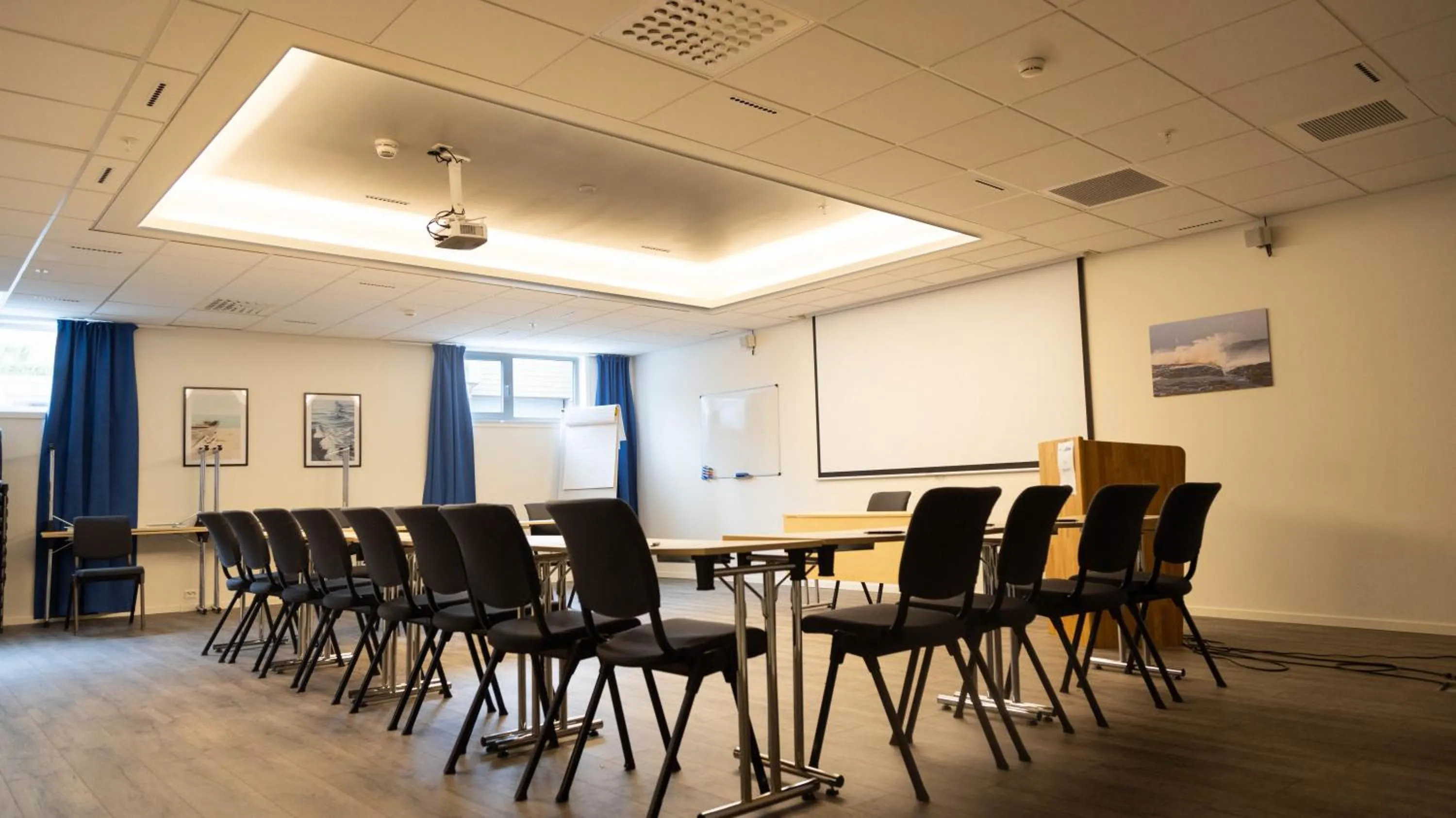 Meeting/conference room in Vestnes Fjordhotell