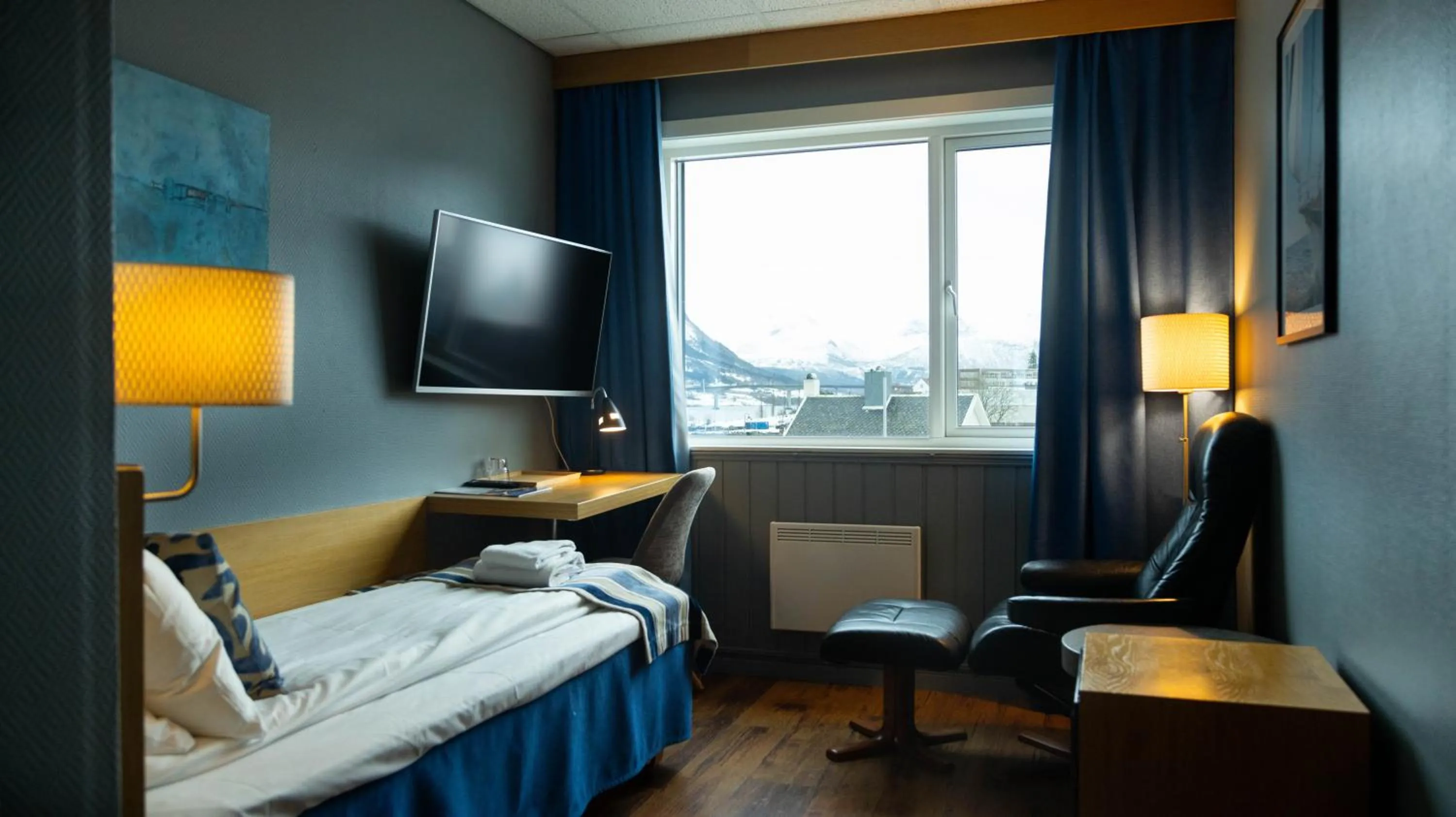 Bed in Vestnes Fjordhotell