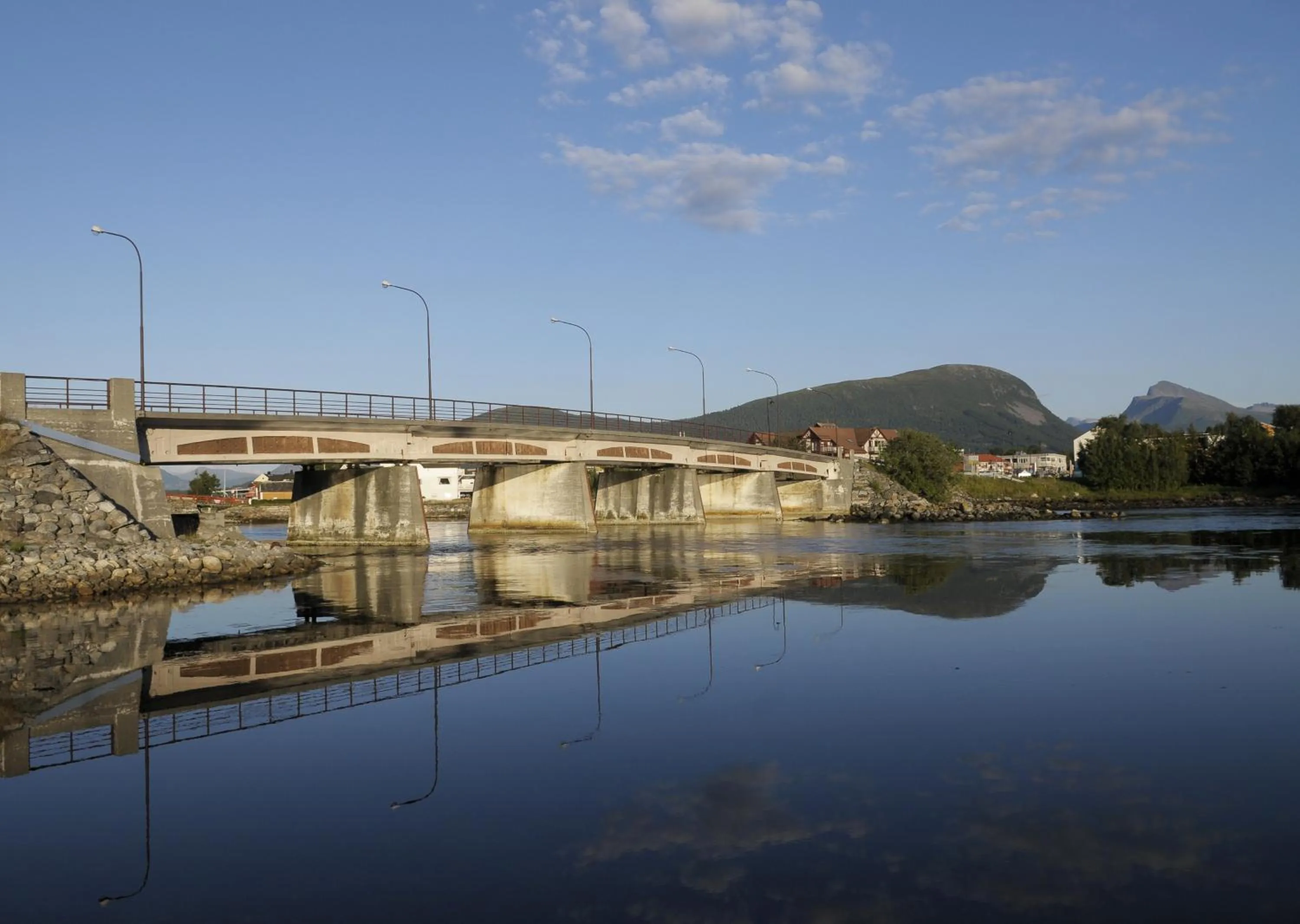 Lake view in Vestnes Fjordhotell