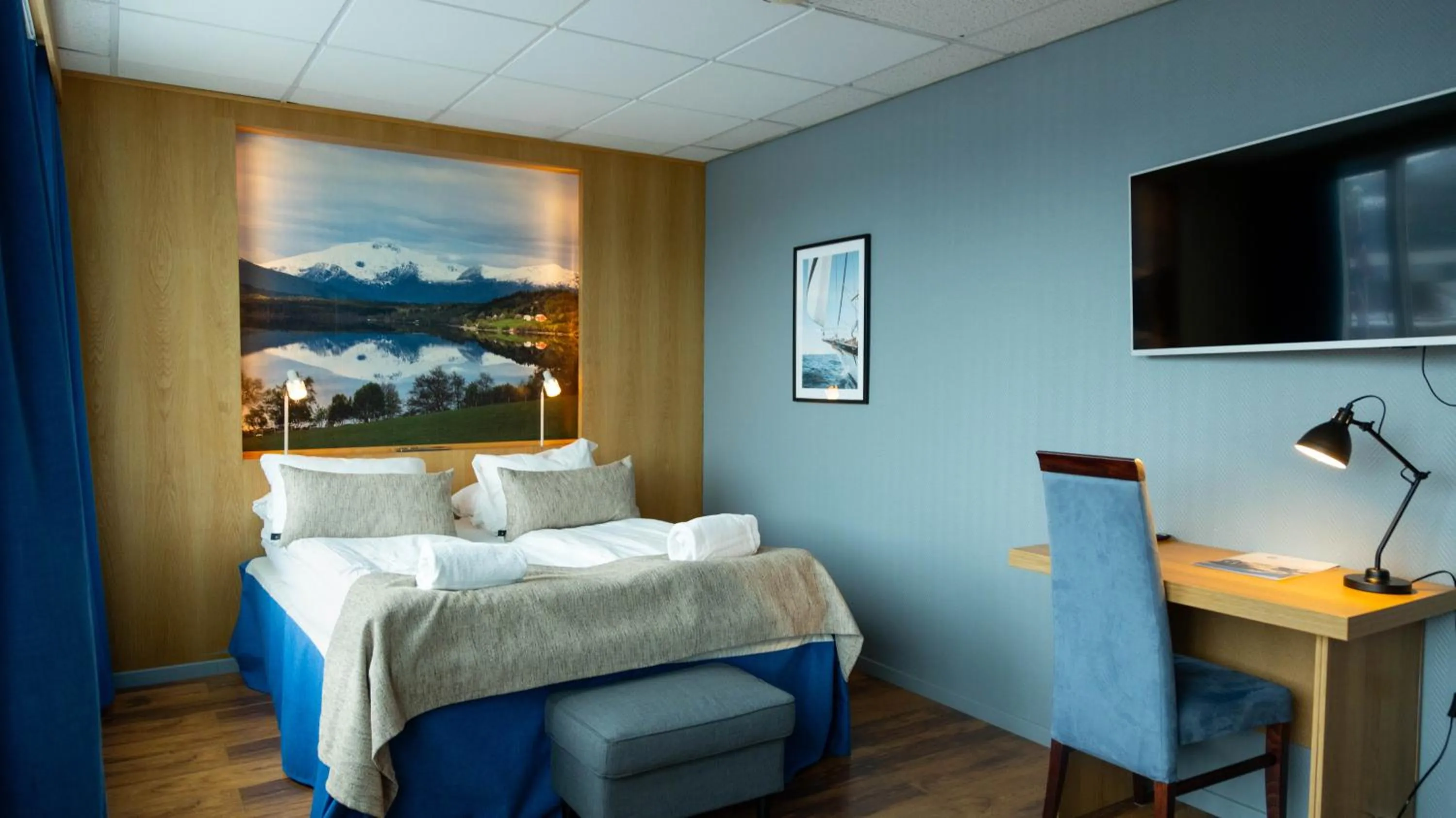 Bed in Vestnes Fjordhotell