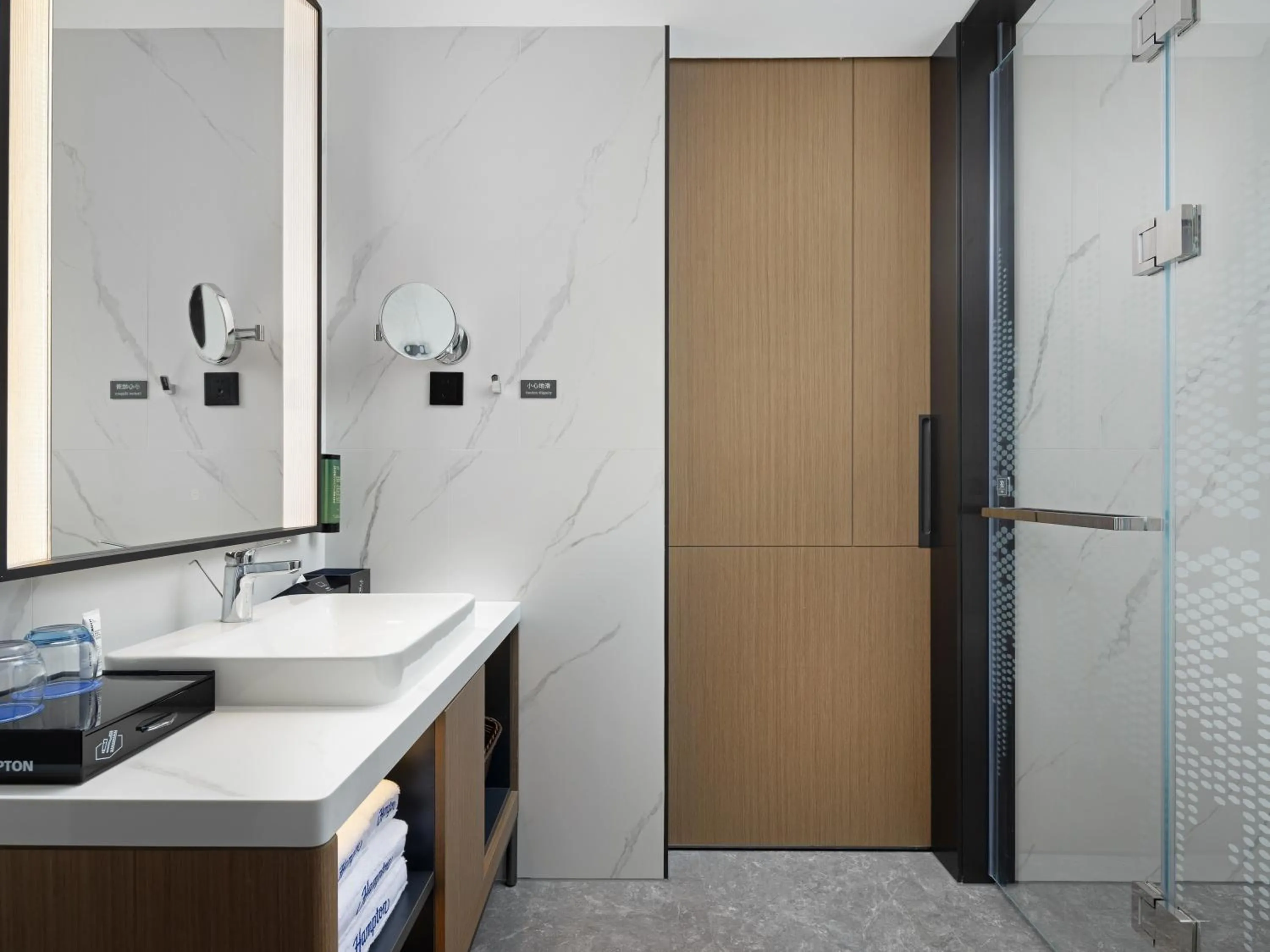 Deluxe Queen Room in Hampton by Hilton Nanjing North Railway Station