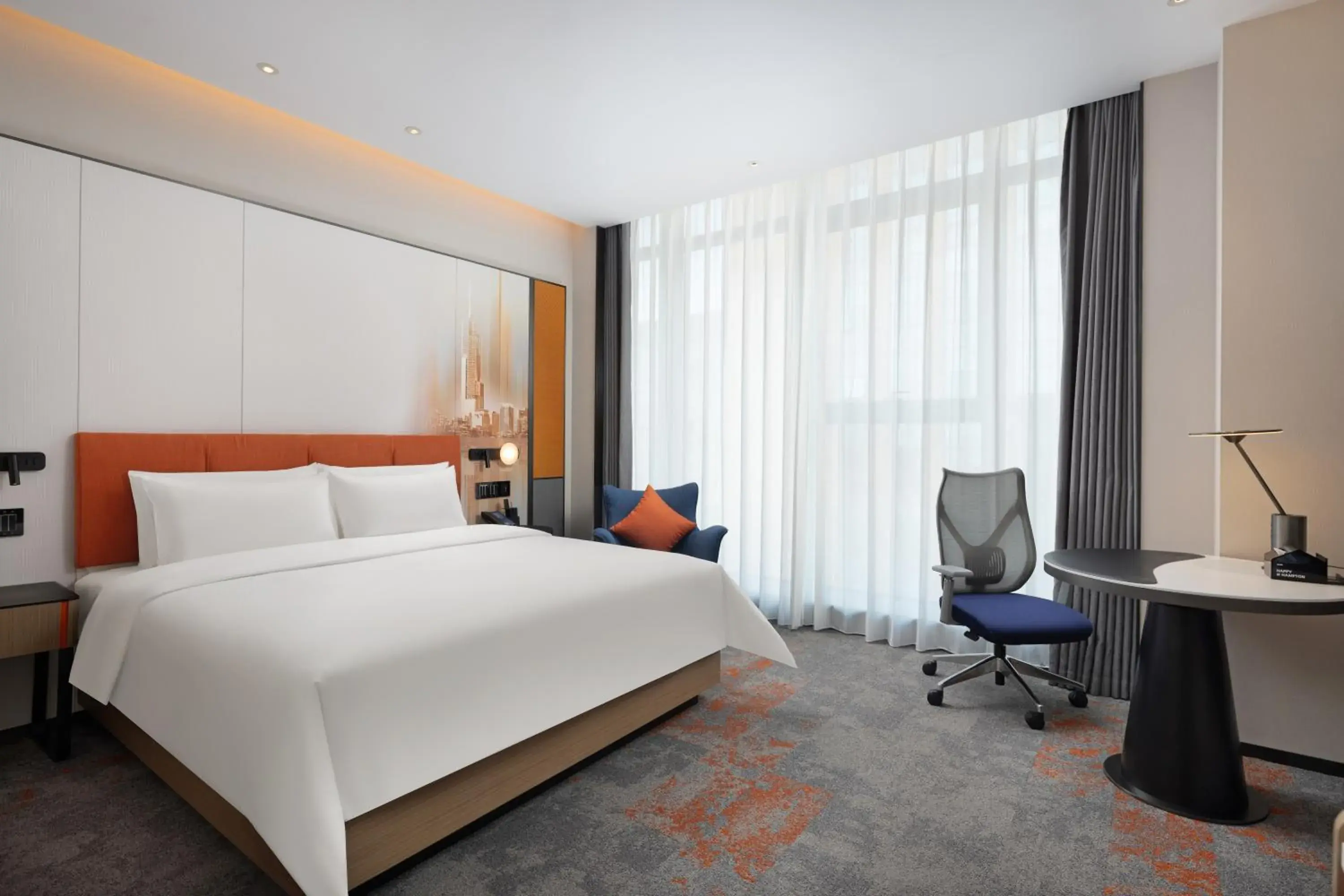 Standard King Room in Hampton by Hilton Nanjing North Railway Station Standard King Room in Hampton by Hilton Nanjing North Railway Station