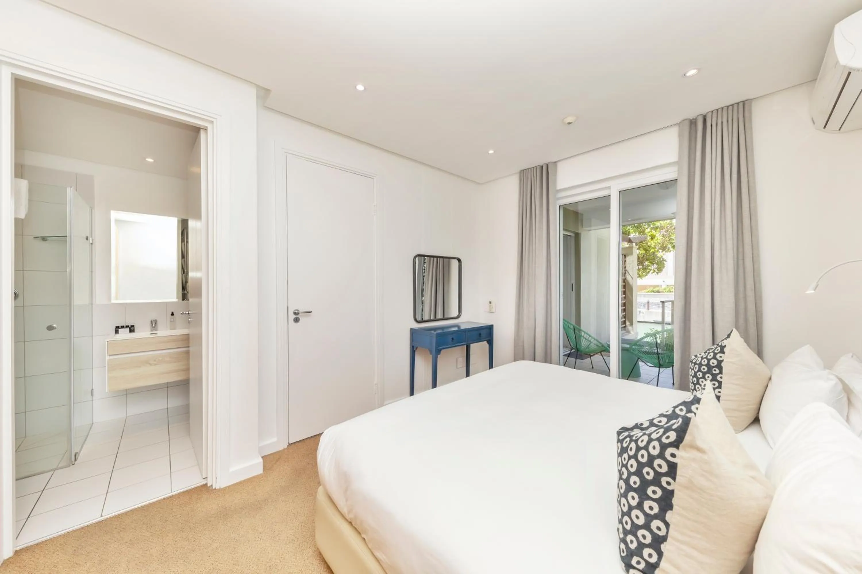 Bed in Waterfront Village