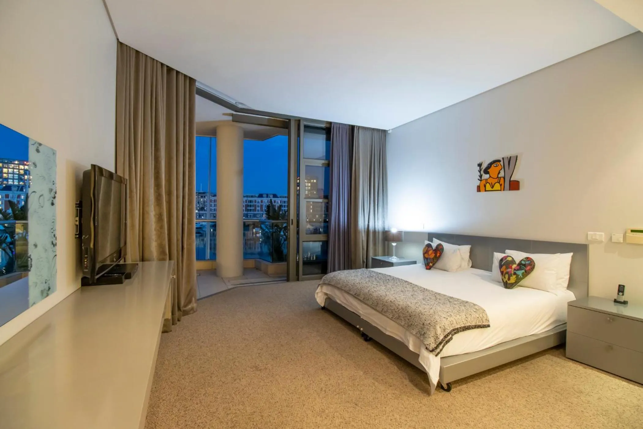 Bed in Waterfront Village