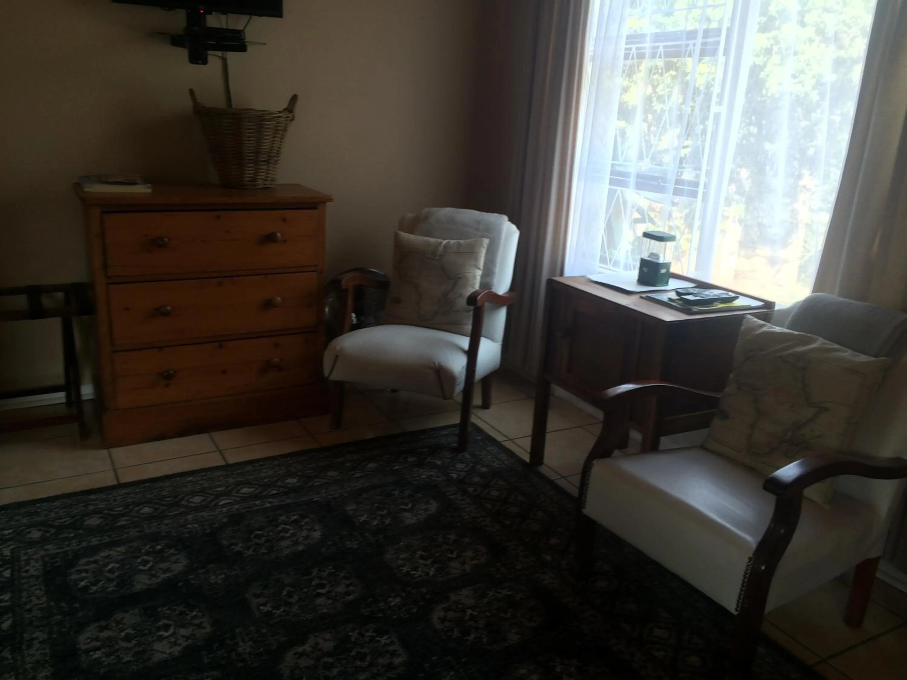 Decorative detail in 30 on Oatlands Road