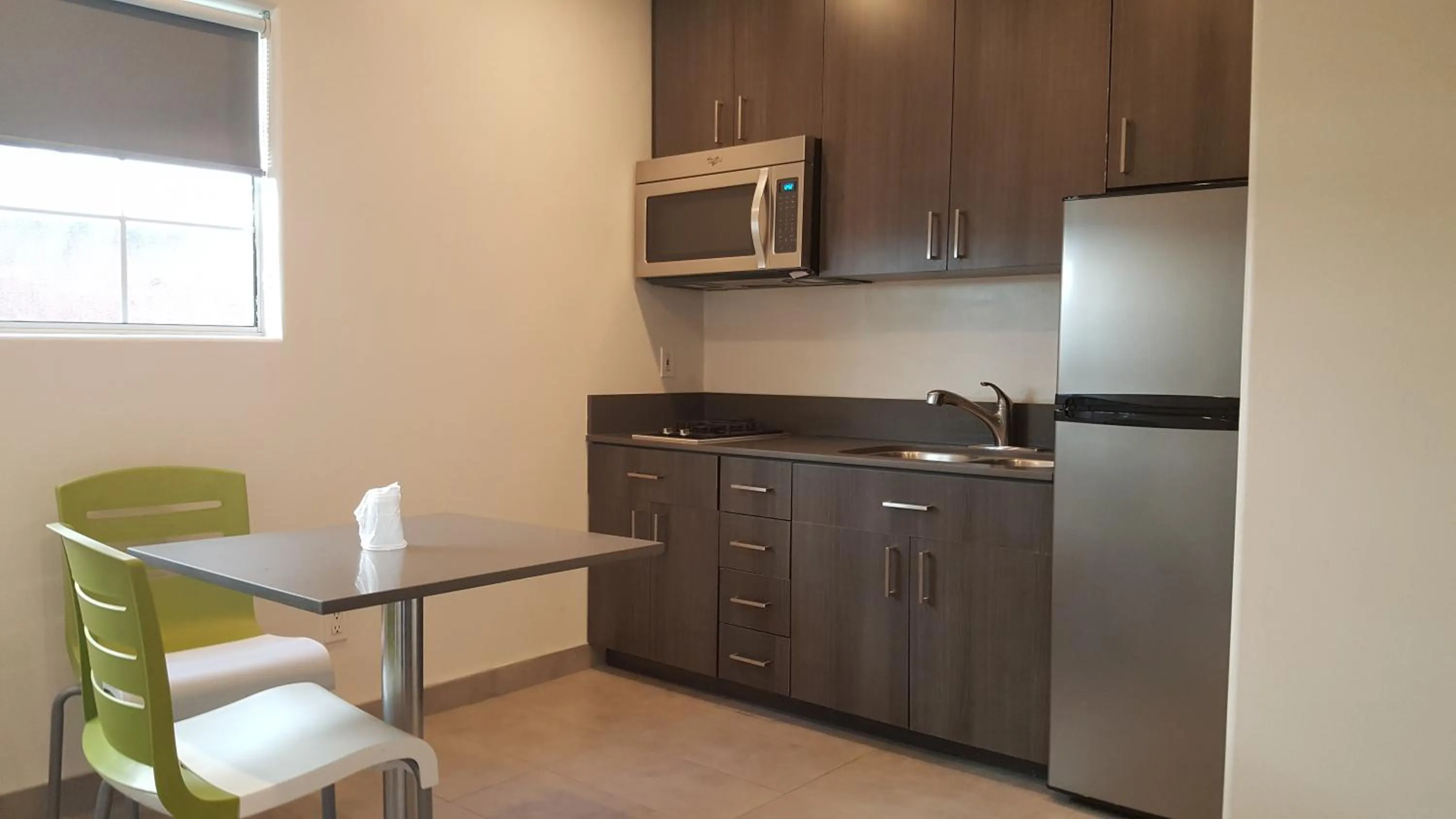 Kitchen or kitchenette in Jewel City Inn