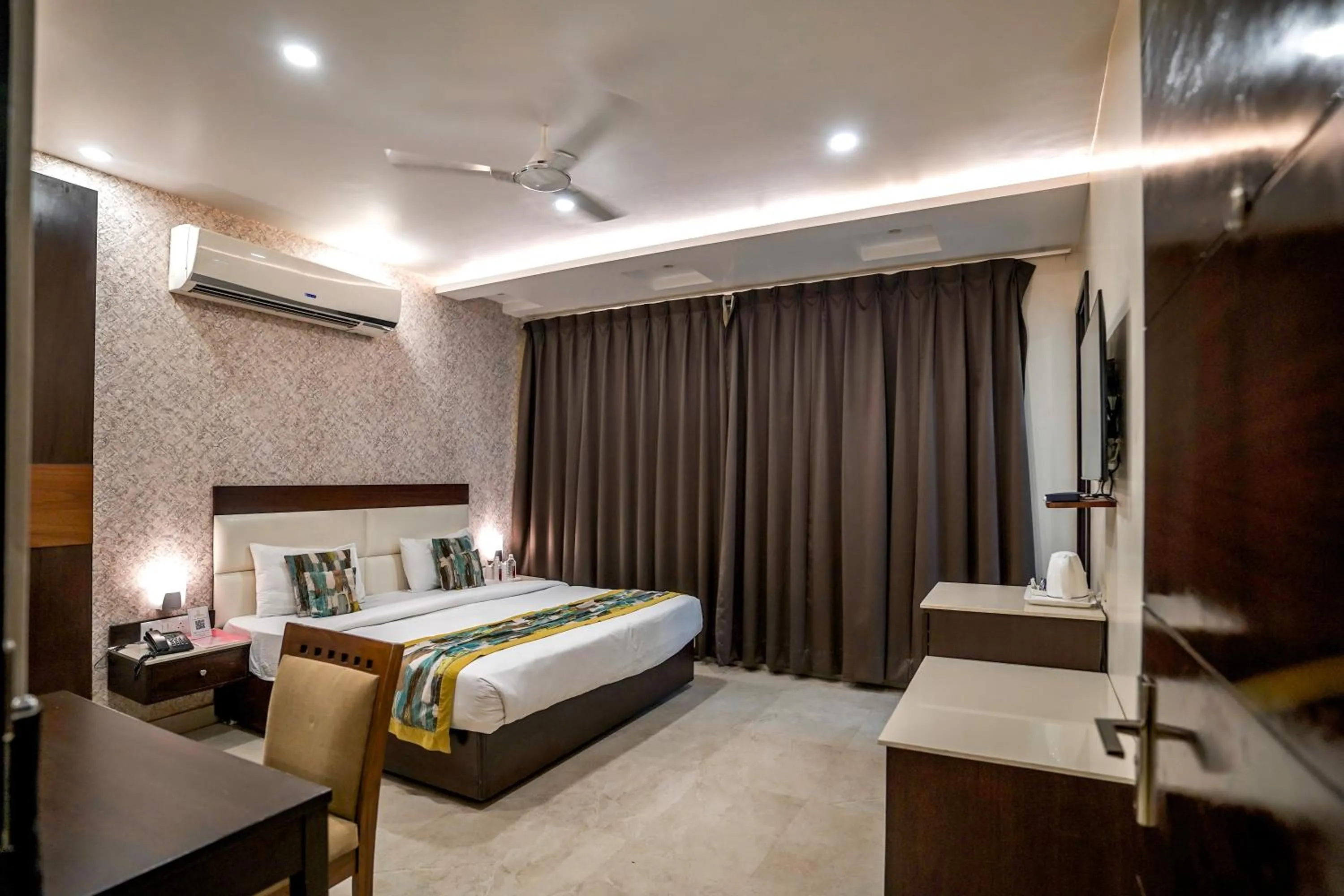 Bed in The Golden Apple