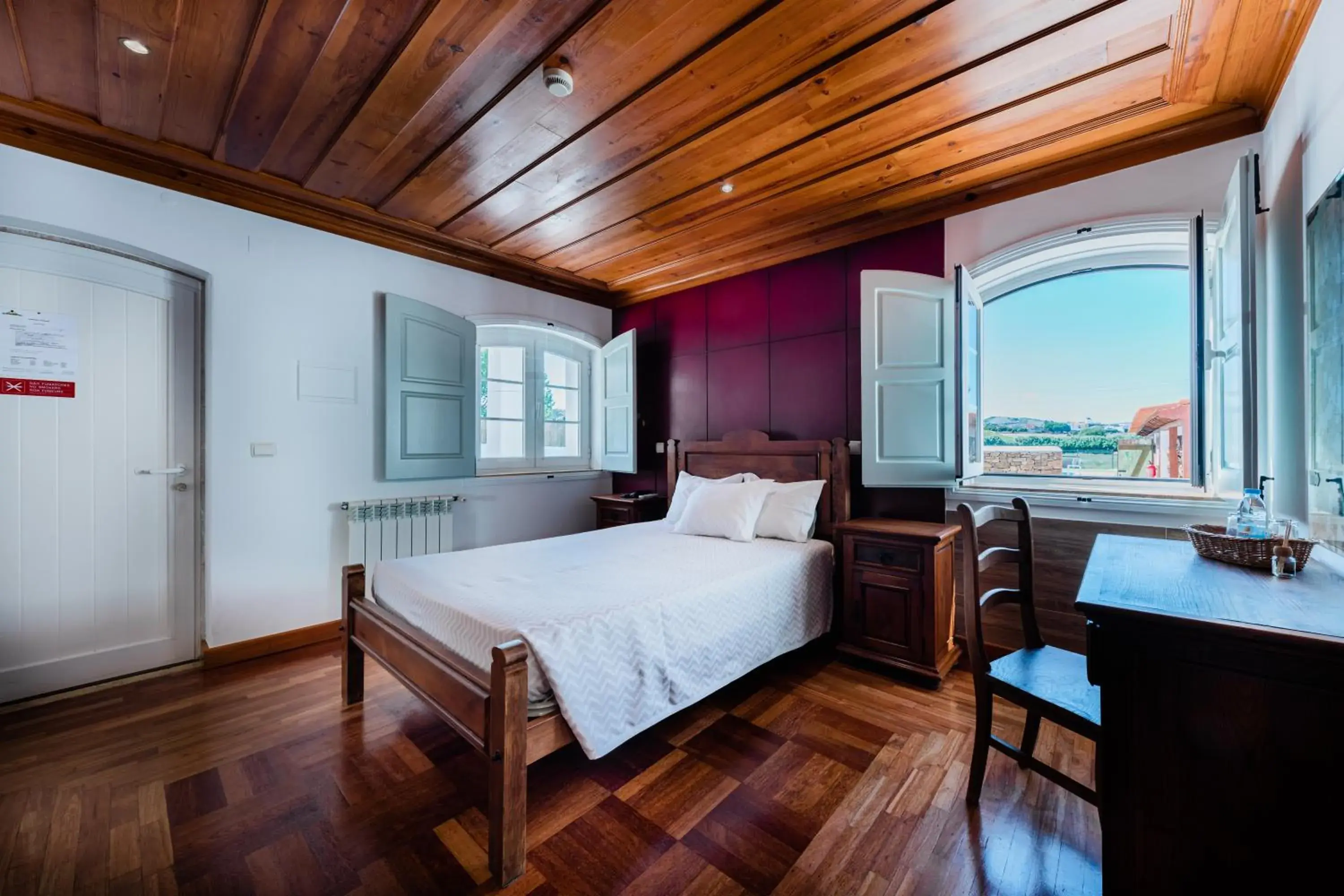 Shower, Bed in Pátio da Figueira Shower, Bed in Pátio da Figueira