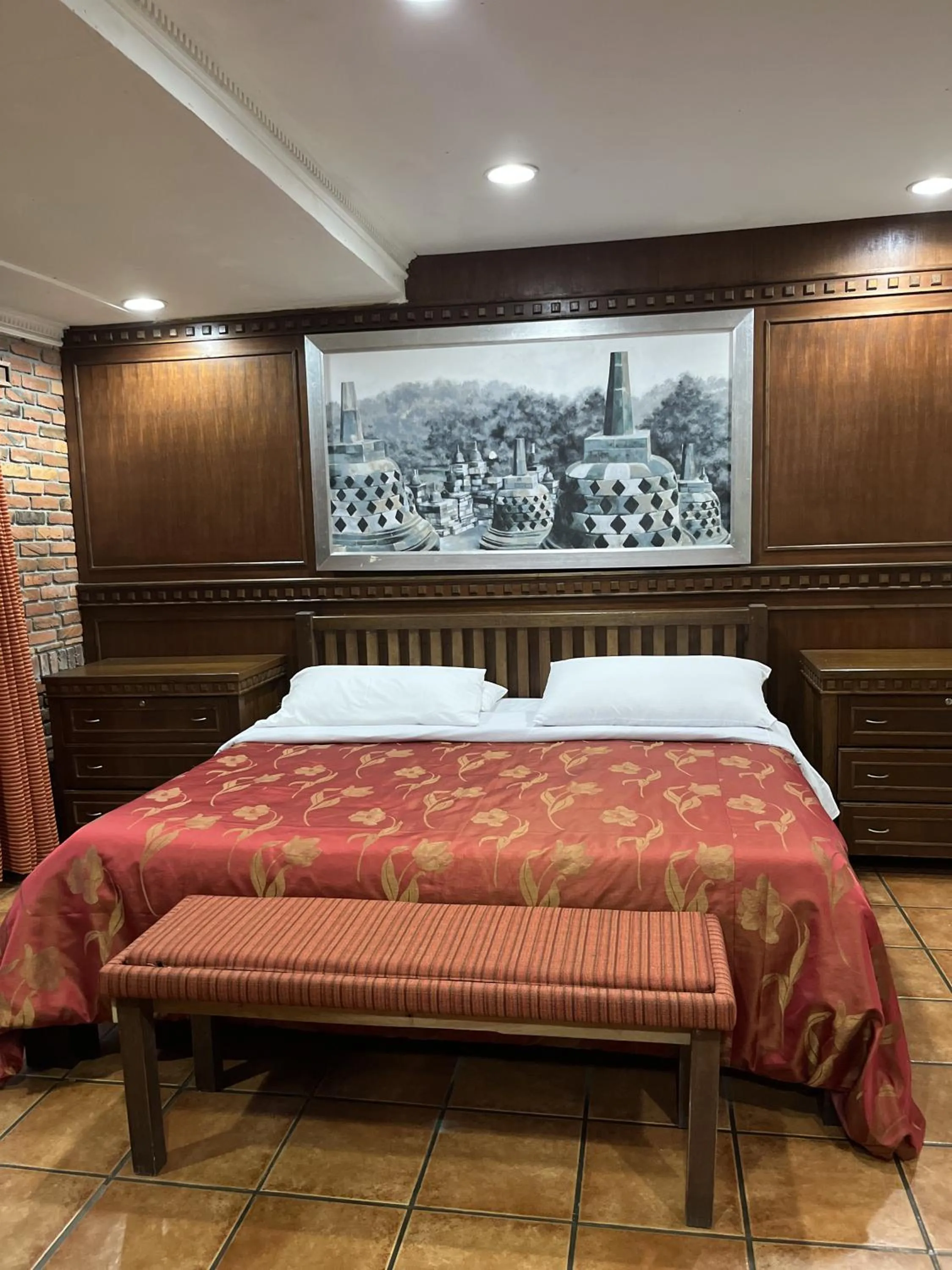 Bed in The Pinewood Lodge and Organic Farm