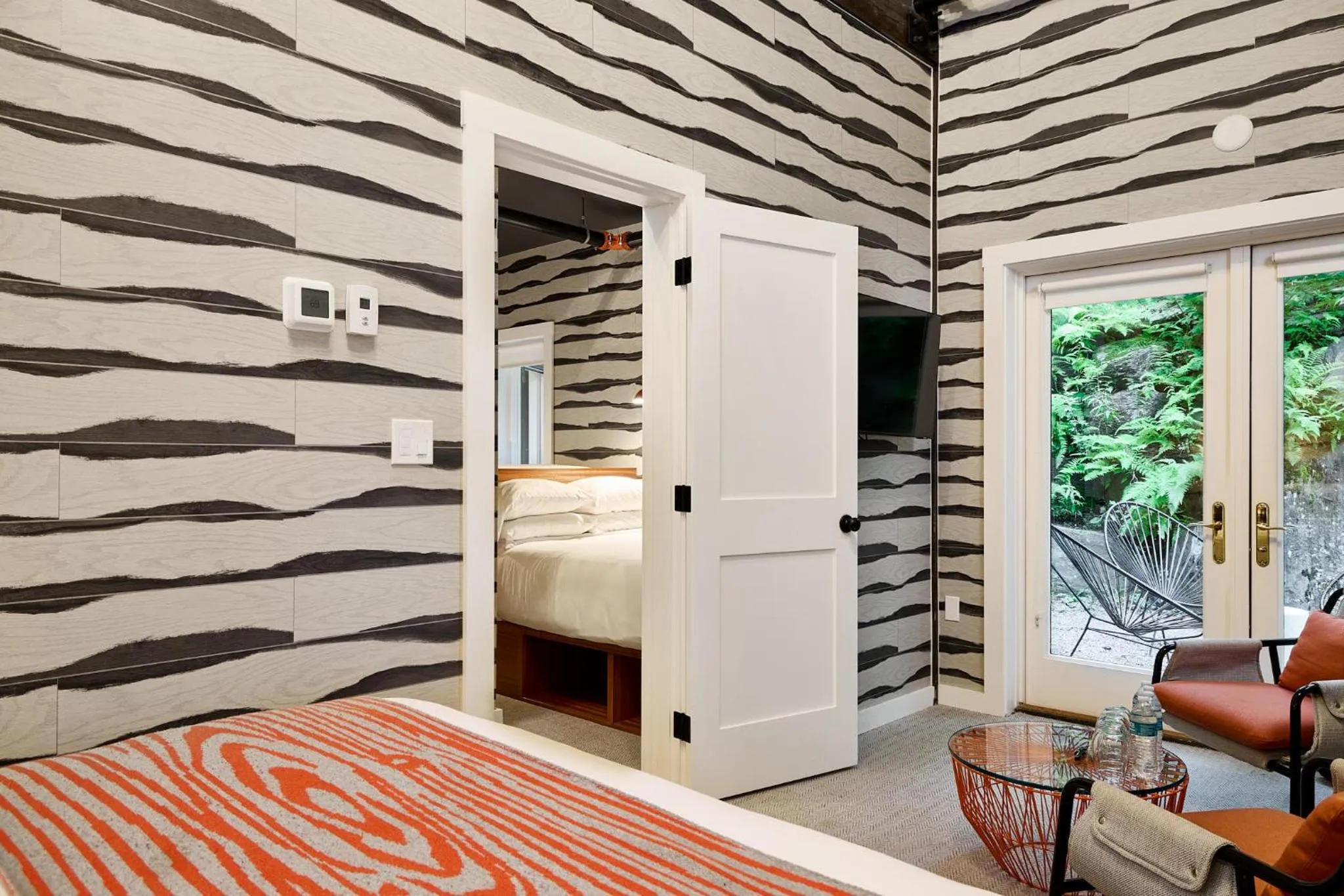 Photo of the whole room, Bed in Field Guide Lodge