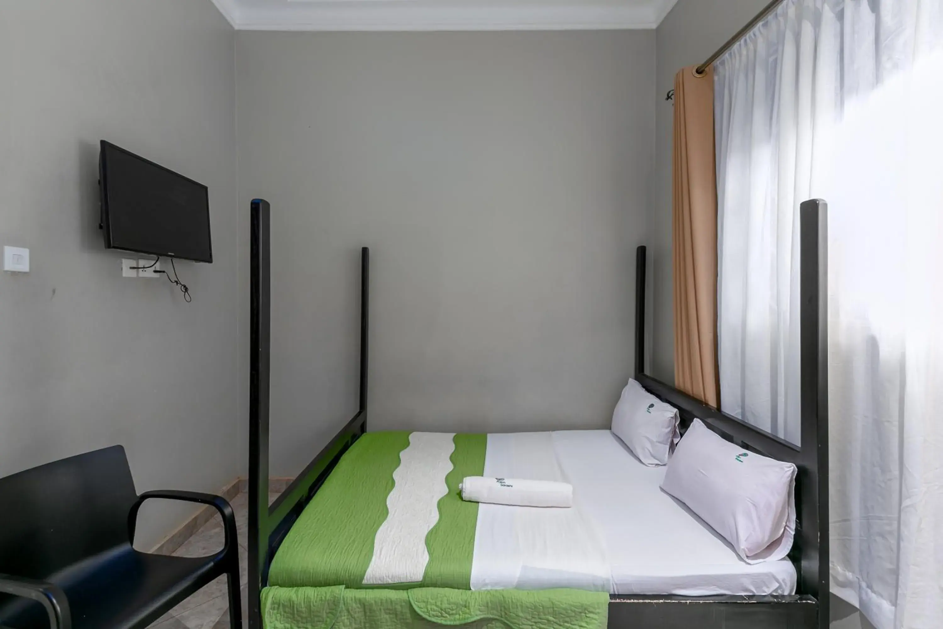 Budget Double Room in Palm Gardens Guesthouse Budget Double Room in Palm Gardens Guesthouse