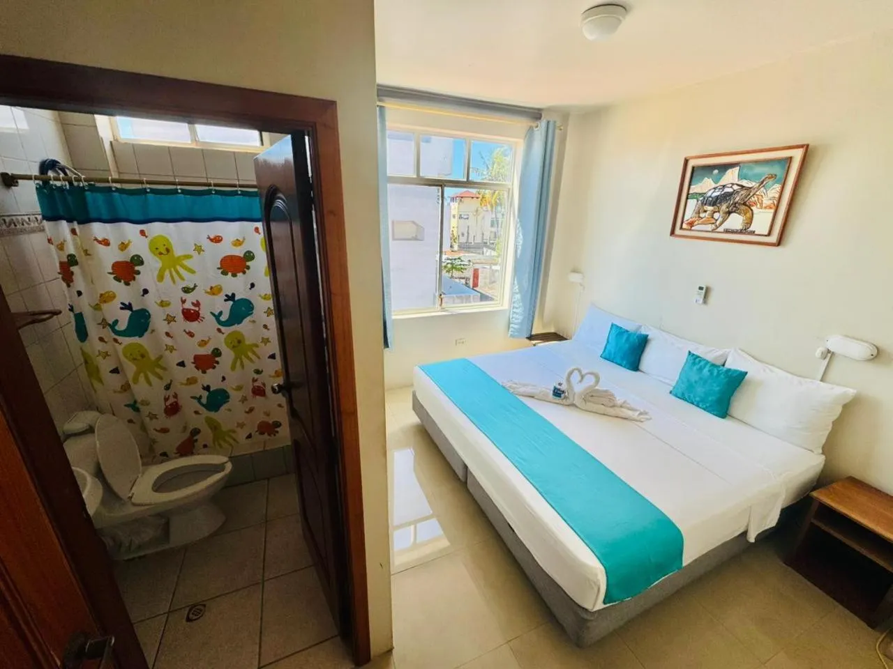 Bathroom, Bed in El Rincón de George