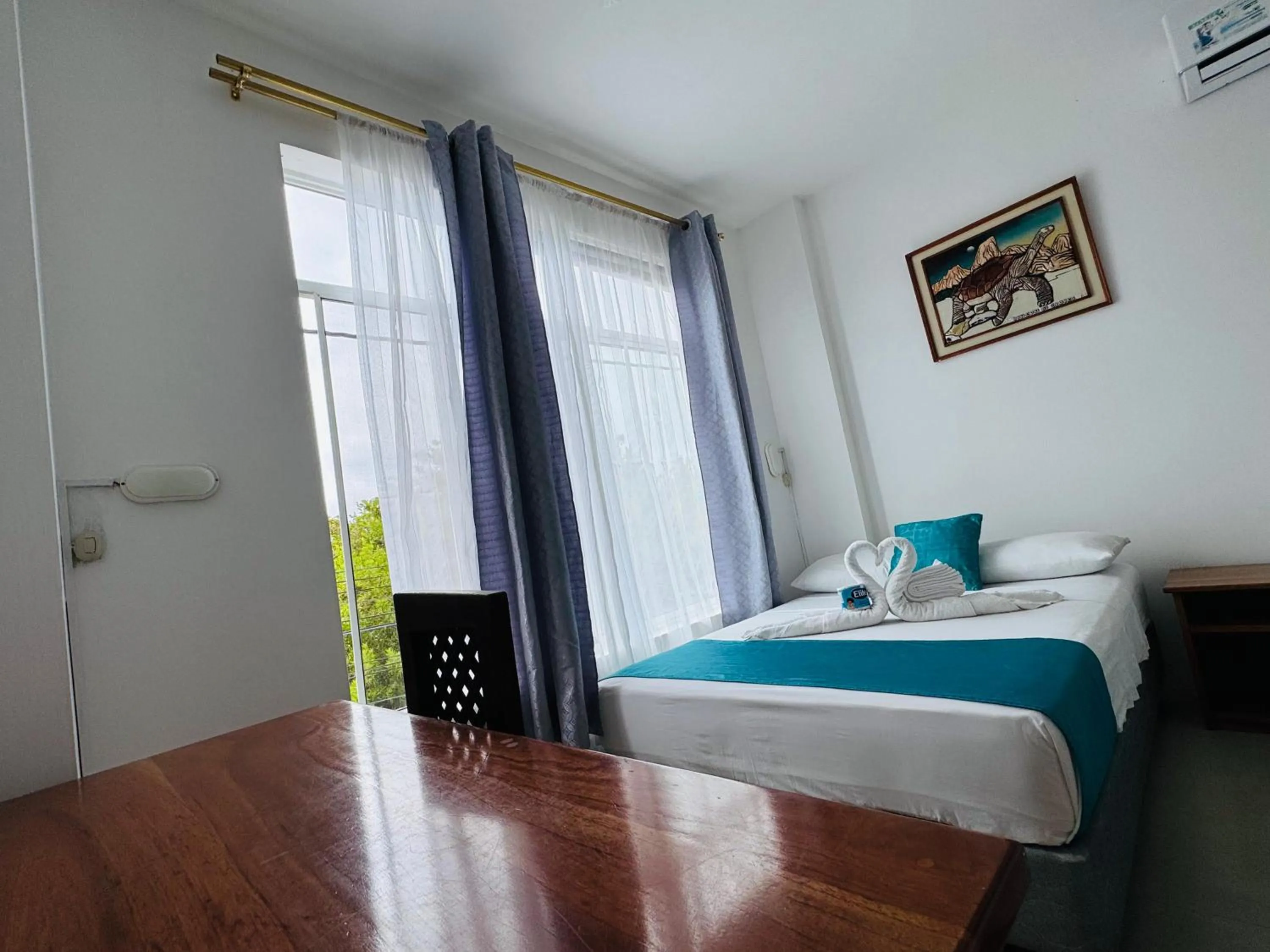 Bathroom, Bed in El Rincón de George