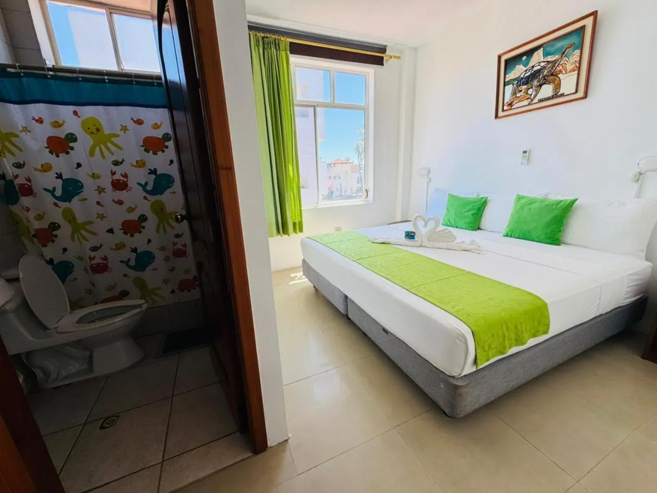 Bathroom, Bed in El Rincón de George