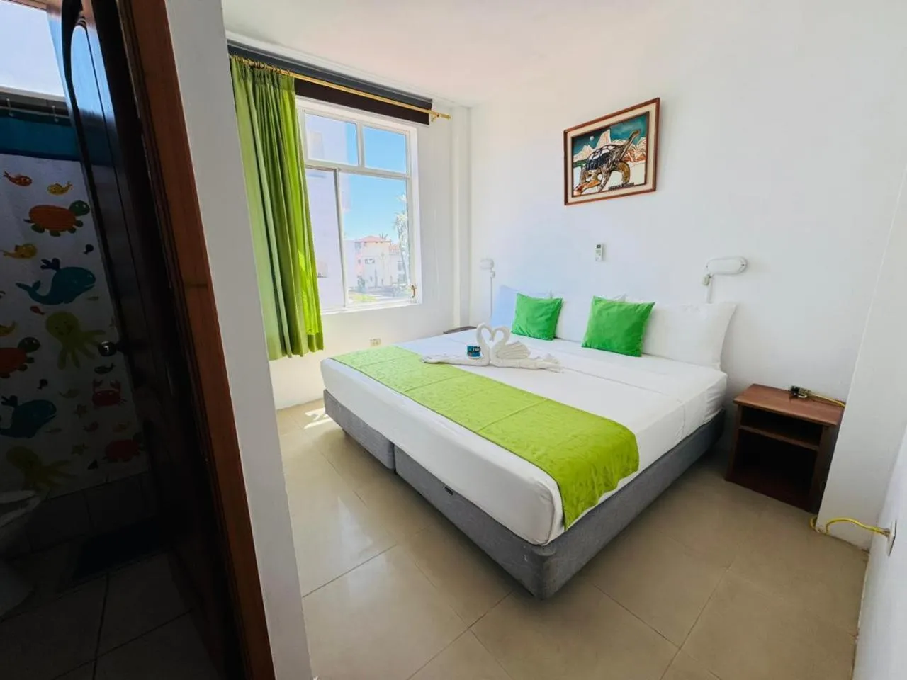 Bathroom, Bed in El Rincón de George