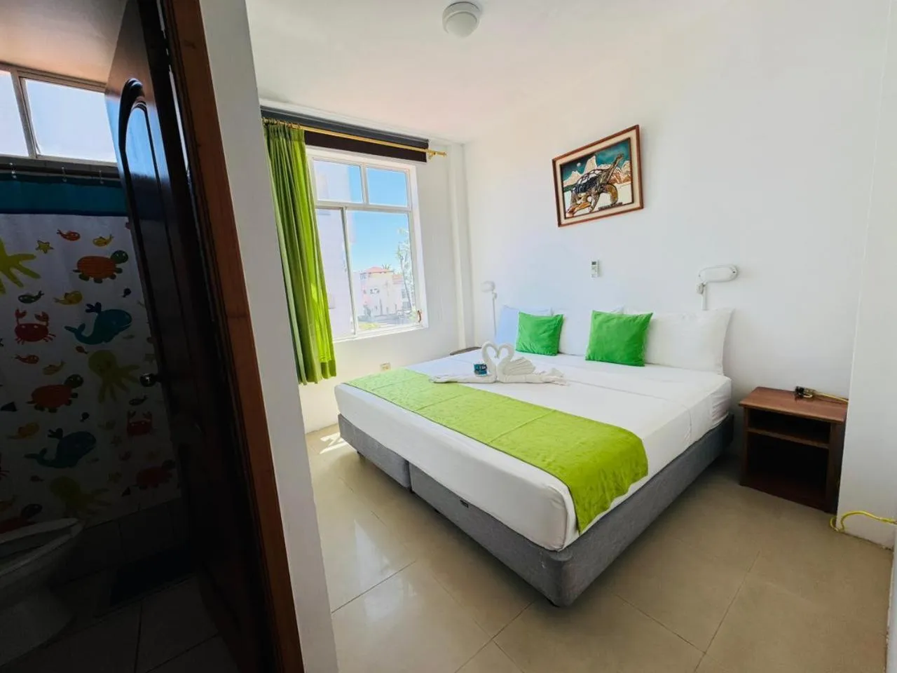 Bathroom, Bed in El Rincón de George