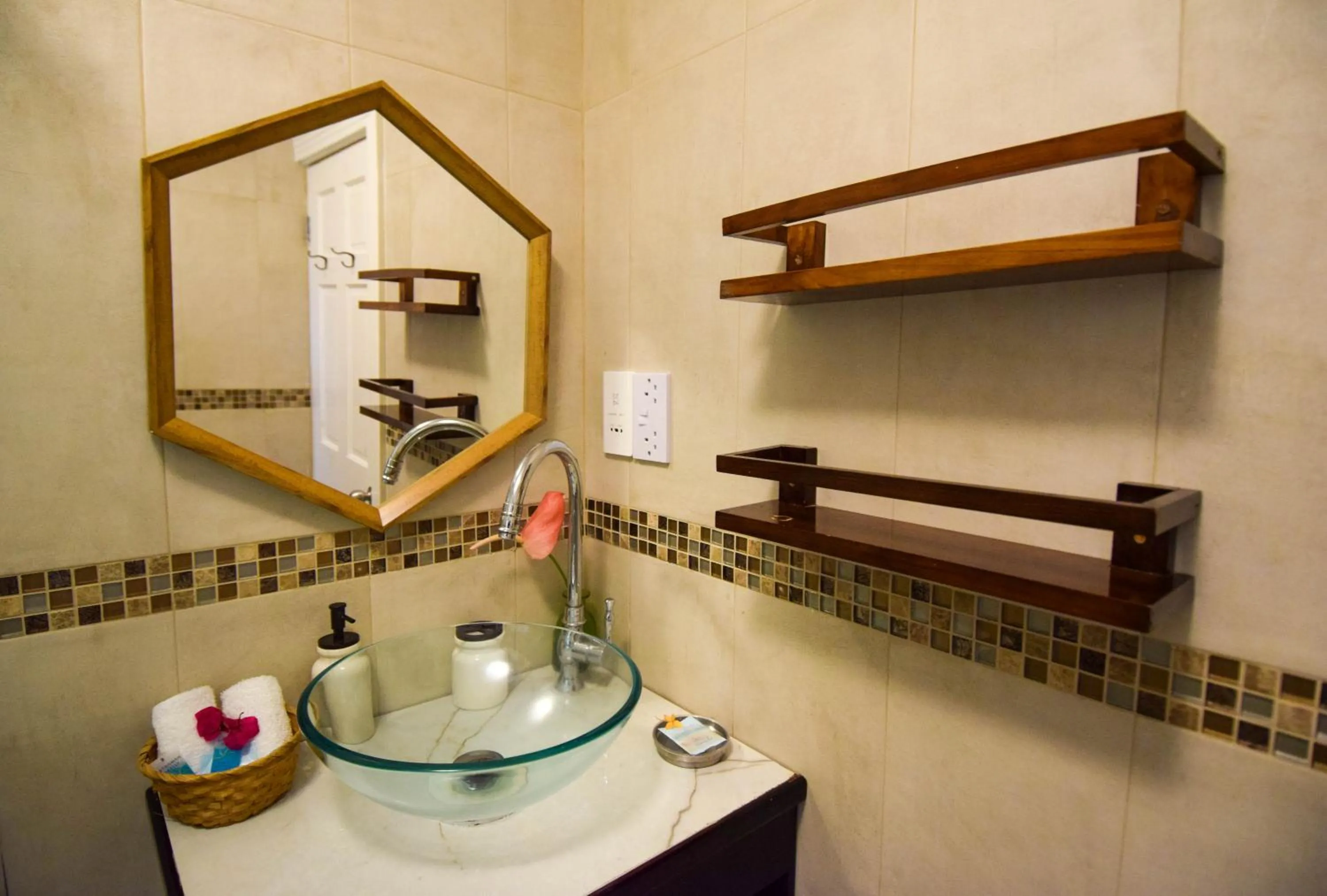 Sea Piton View Apartment- Location, Convenience, Modern Living